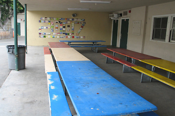 Cafeteria-Outdoor Eating Area-3 Cafeteria-Outdoor Eating Area-3
