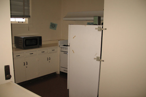 Cafeteria-Outdoor Eating Area-4